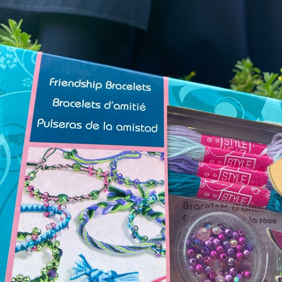 Style me up friendship bracelet making kit - Picture 2 of 5